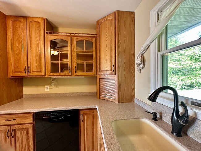 Building Photo - Charming 3 Bedroom/1.5 Bathroom Home in Norrisville, MD!