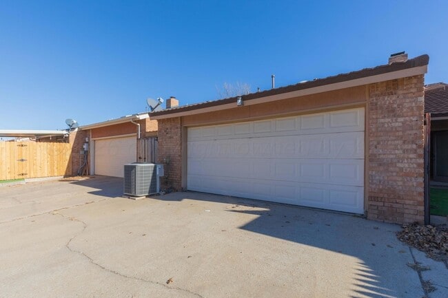 Building Photo - 3454 Gladstone Ln