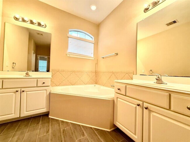 Building Photo - 908 Sterling Creek Cir