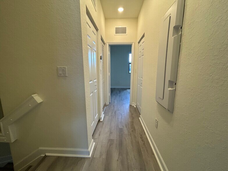 Building Photo - 10622 W 33rd Way