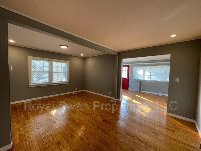 Building Photo - 924 Vistabula St