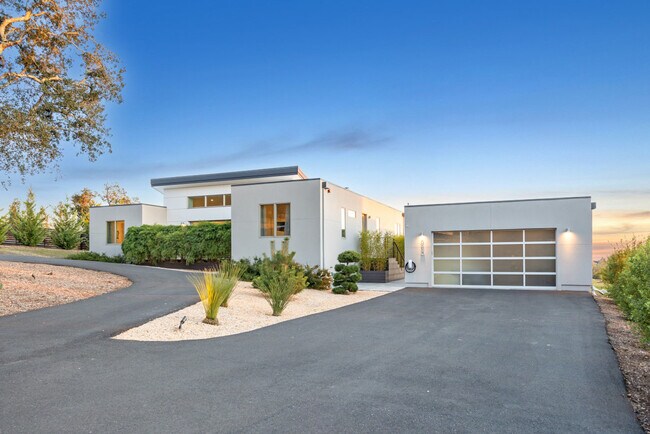 Building Photo - 5830 Heights Rd