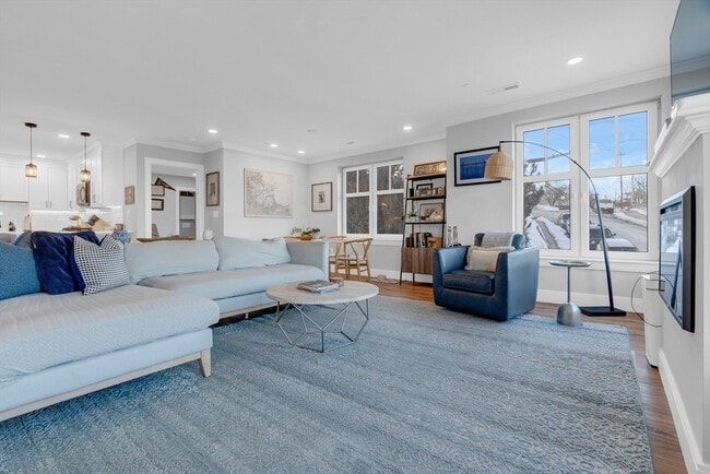 Building Photo - 1721 Centre St