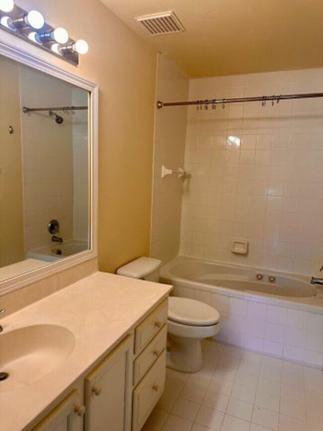 Building Photo - 3620 Miramontes Cir