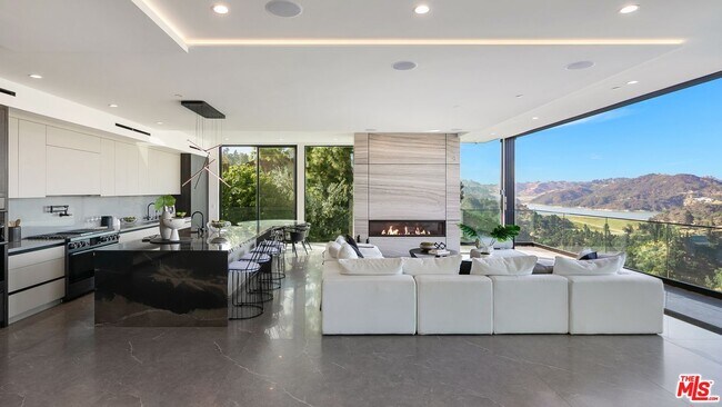 Building Photo - 1324 Stradella Rd