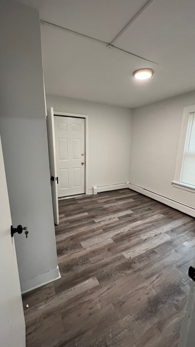 Building Photo - 161 N Main St