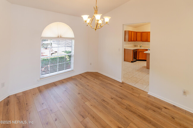 Building Photo - 1623 Sandy Springs Dr