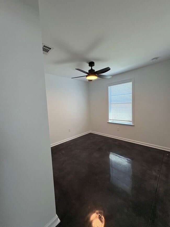 Building Photo - 3 Bedroom COMING SOON!