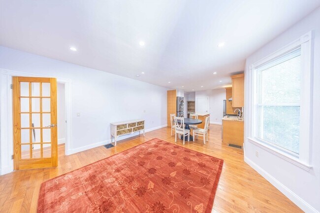 Building Photo - 7 Alcott St