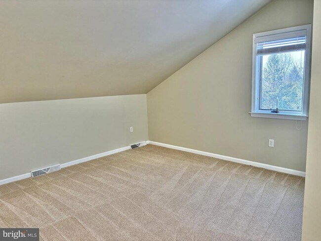 Building Photo - 498 Dean Dr