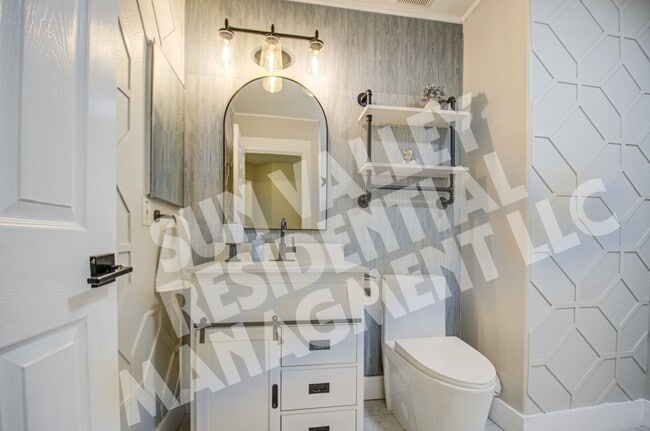Building Photo - 17526 W Coyote Trail Dr