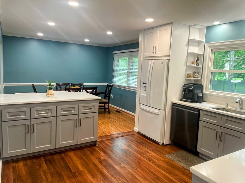 Kitchen - 740 Tiffany Ct