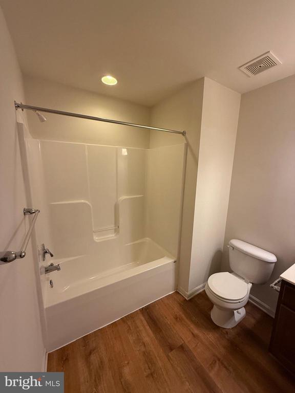 Building Photo - 120 Woodman Ct