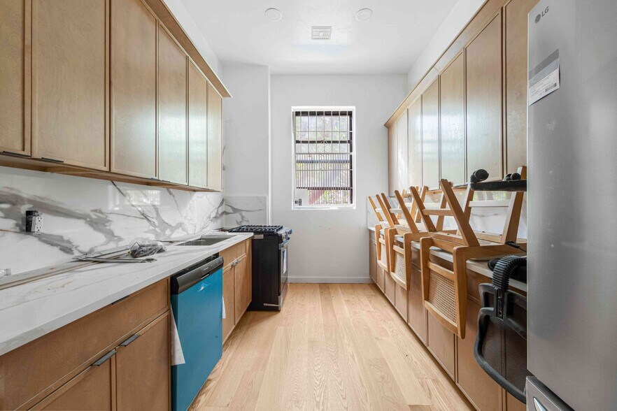 Building Photo - 132 W 119th St