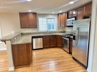 Building Photo - Beautiful 3 bed/2.5 bath townhome in North...