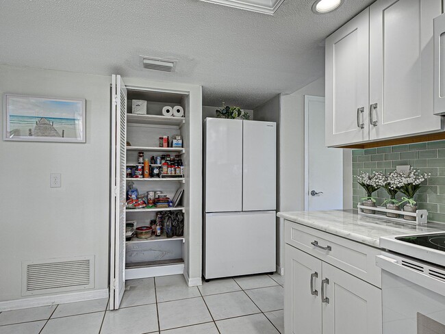 Building Photo - 2BD/2BA/1CG in Vivienda West - a 55+Community