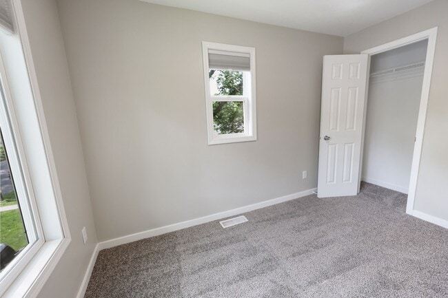 Building Photo - 4 Bedroom House for Rent