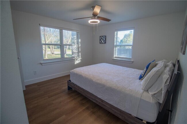 Building Photo - 1760 Pine Woods Rd