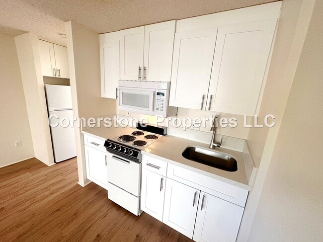 Building Photo - 2860 Waialae Ave