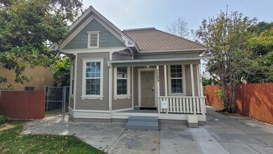 Building Photo - g7705