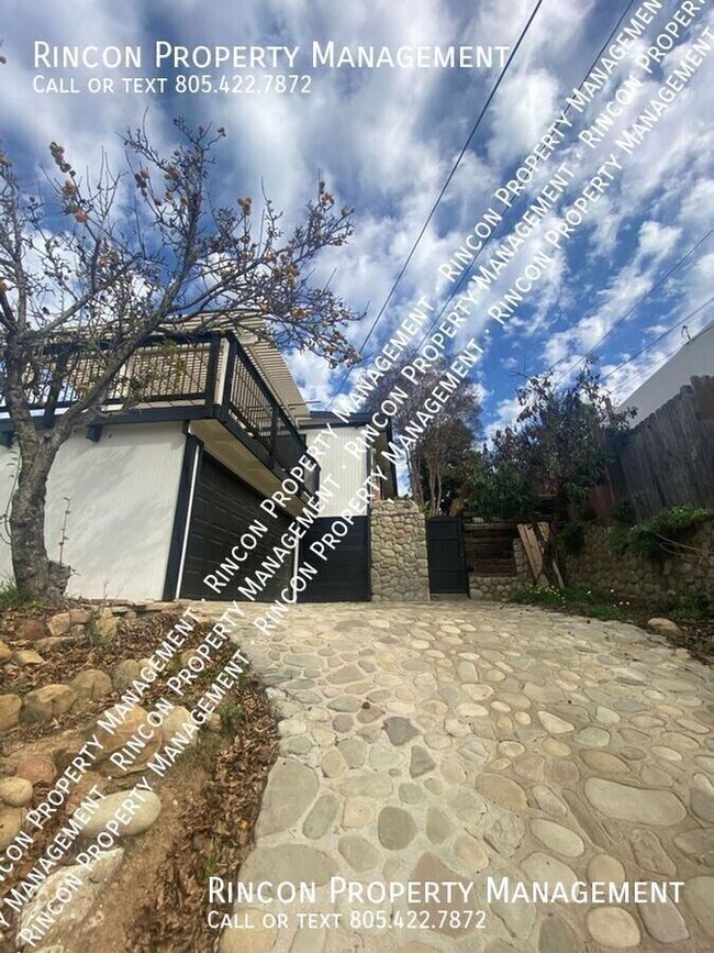 Building Photo - Available Now! Charming 3 Bedroom Home in ...