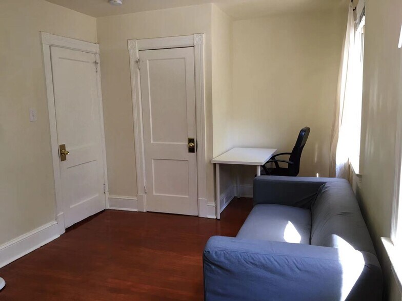 Building Photo - 1447 Parkwood Pl NW