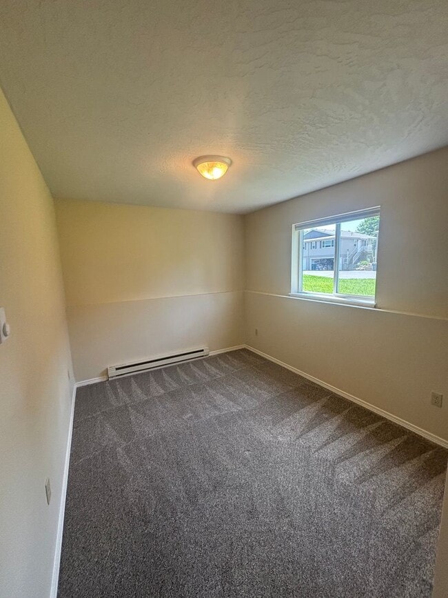 Building Photo - Beautiful Townhouse on 13th Street