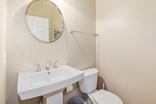 Building Photo - 29 Harbour Heights Dr