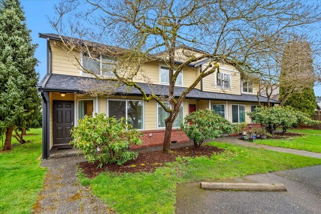 Building Photo - Monroe End Unit Townhome Unit A