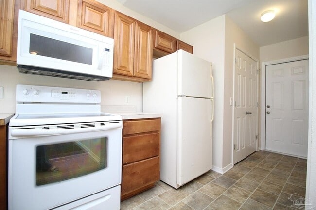 Building Photo - 6954 Woodley Dr