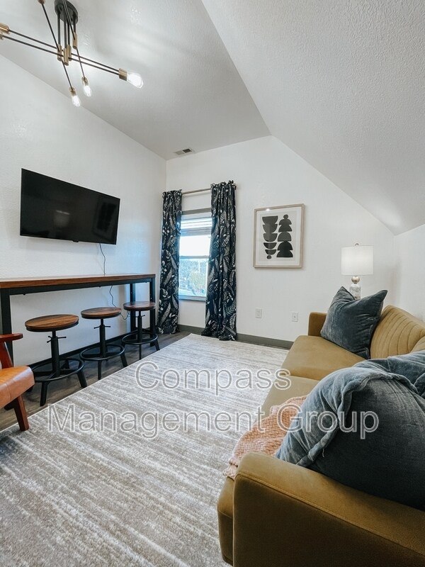 Building Photo - 813 Hall of Fame Dr