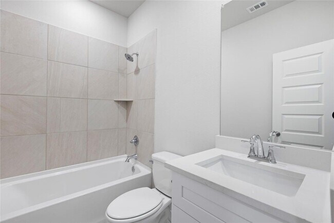 Building Photo - 1122 Elsinore Dr