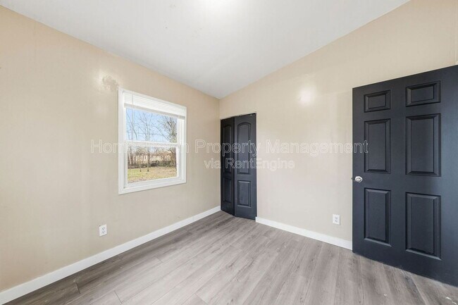 Building Photo - 133 St Thomas Ln