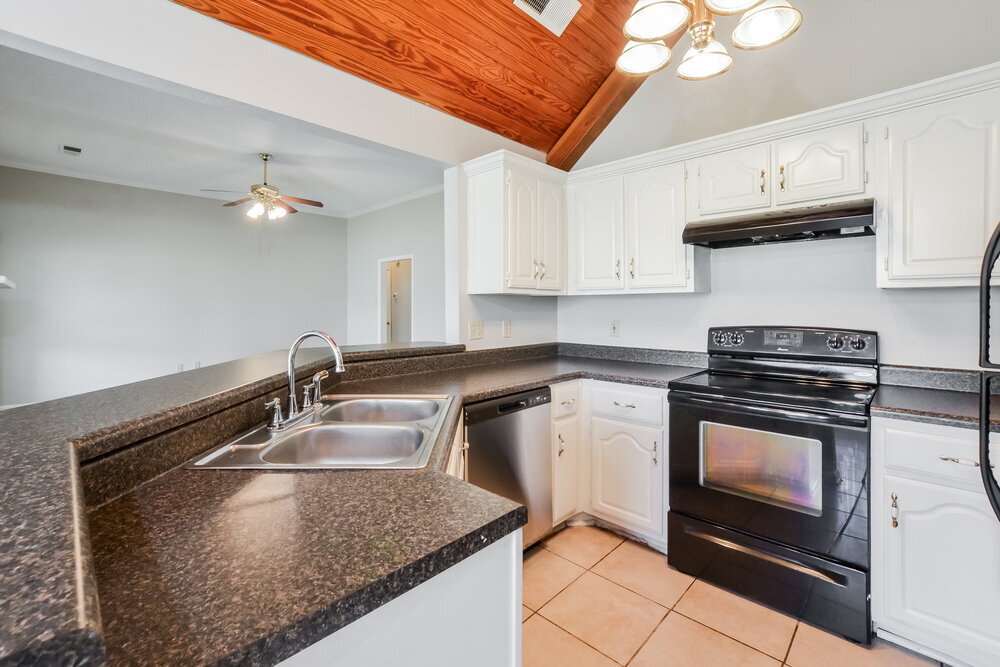 Building Photo - 6690 Autumn Wood Cove