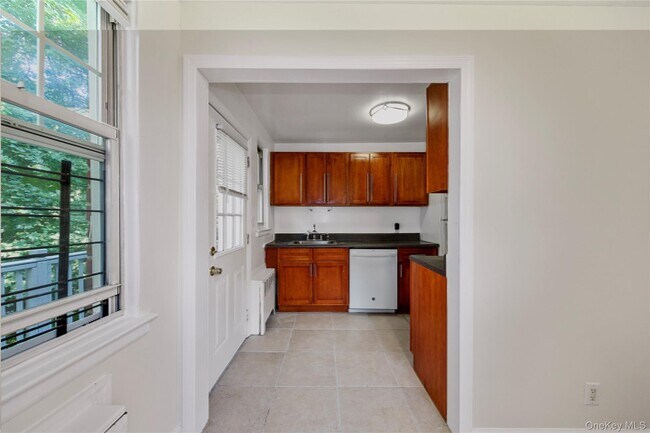 Building Photo - 101 Carpenter Ave