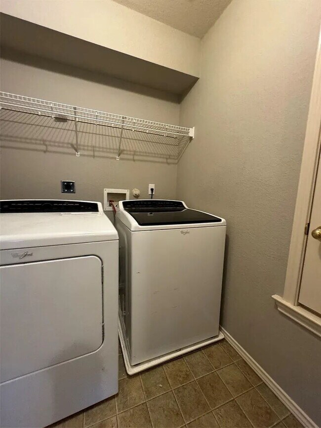 Building Photo - "Charming 3-Bedroom Retreat in Kyle, TX with Spacious Living and Modern Comforts!"