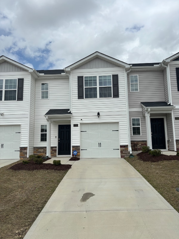 Building Photo - 2503 Gracie Ln