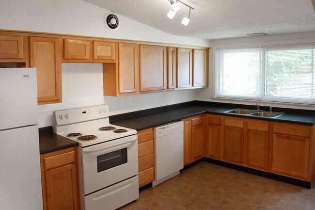 Building Photo - 1415 E Hunter Ave