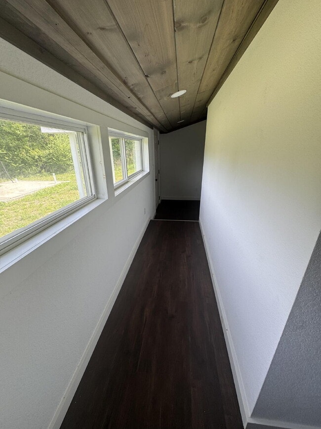 Building Photo - "Charming 2-Bedroom Duplex Retreat on Everett Road Unit B – 2 Full Baths and 1155 Sq Ft of Comfor...