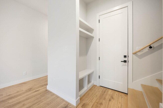 Building Photo - 6119 Campo Vista Dr