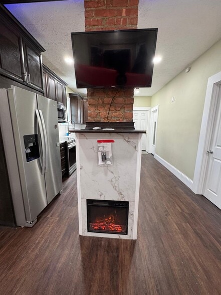 Building Photo - 252 Admiral St