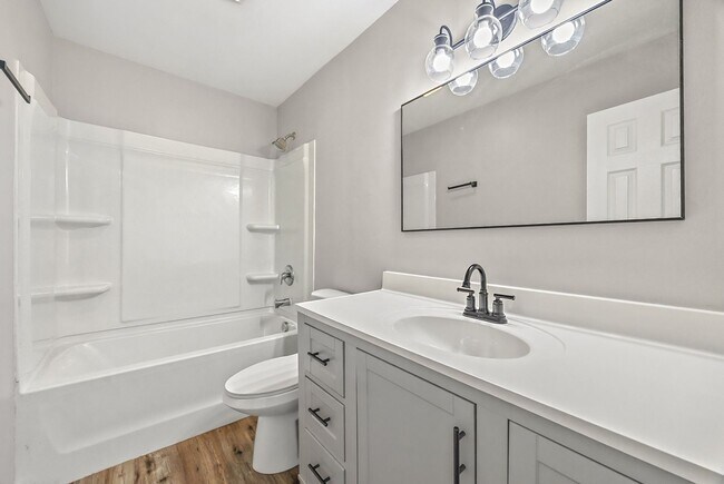 Building Photo - Newly renovated, adorable 3-bedroom, 1-bat...