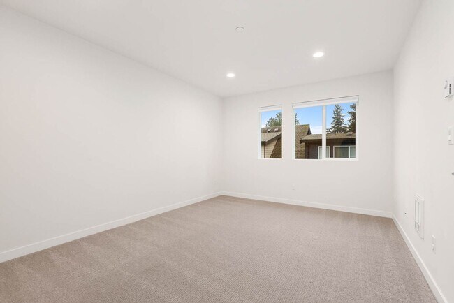 Building Photo - 18514 Meridian Ave N