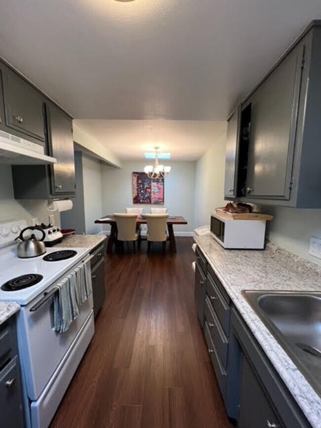 Building Photo - Charming 3 Bed 1 Bath Single Story Home