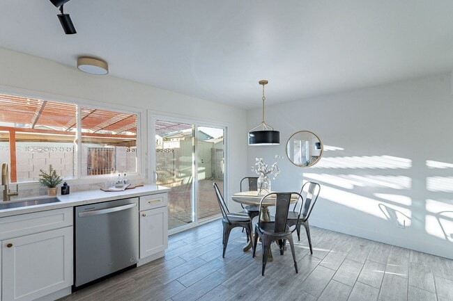Primary Photo - Gated community townhome- fully updated!
