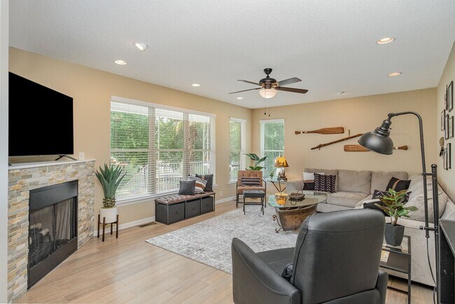 Building Photo - Waterfront– Fully Furnished on Lake Norman...