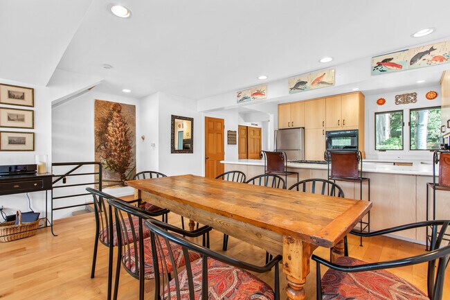 Building Photo - 100 N 8th St