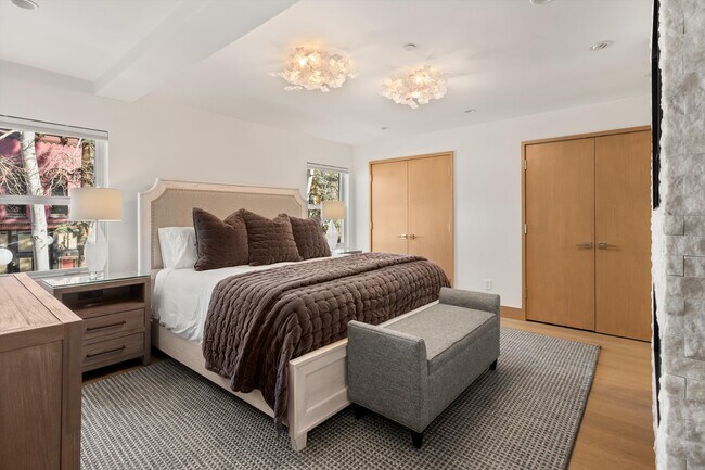 Building Photo - 447 E Cooper Ave