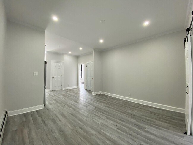 Building Photo - 338 2nd St