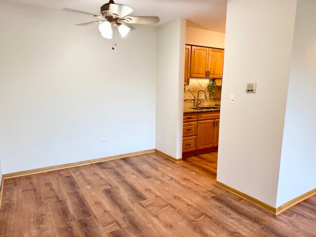 Building Photo - 6156 Knoll Way Dr